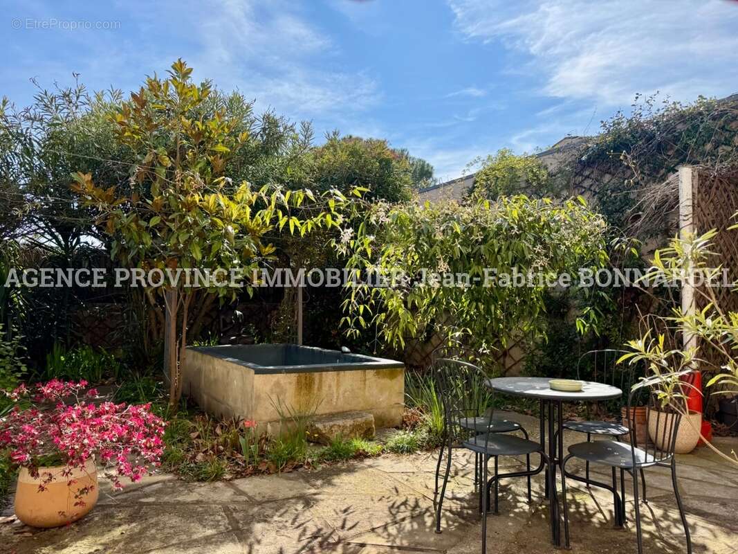 Maison à SAINTE-CECILE-LES-VIGNES