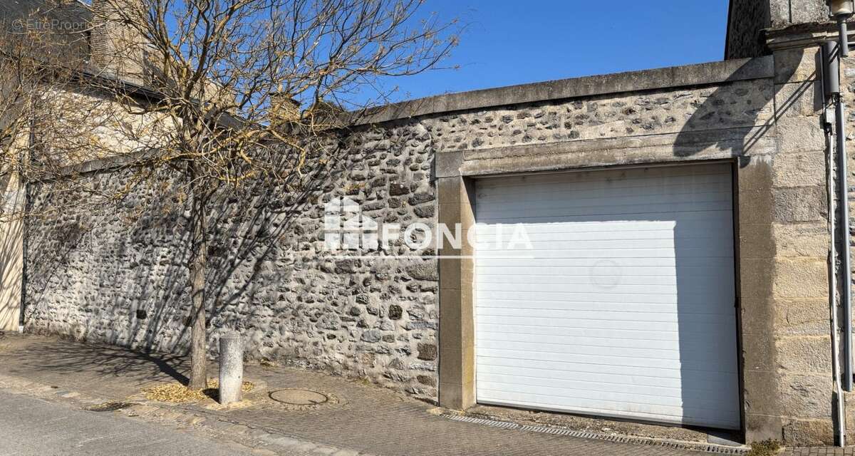 Maison à FRESNAY-SUR-SARTHE
