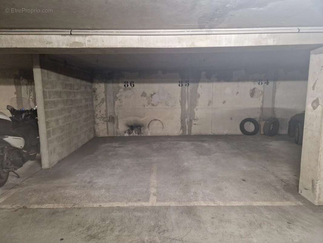 Parking à PARIS-15E