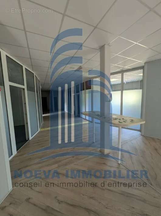 Bureaux indépendants de plain-pied - Environ 633 m² sur un terrain d'environ 4 500 m²  à Gondreville (54840) - photo 2
