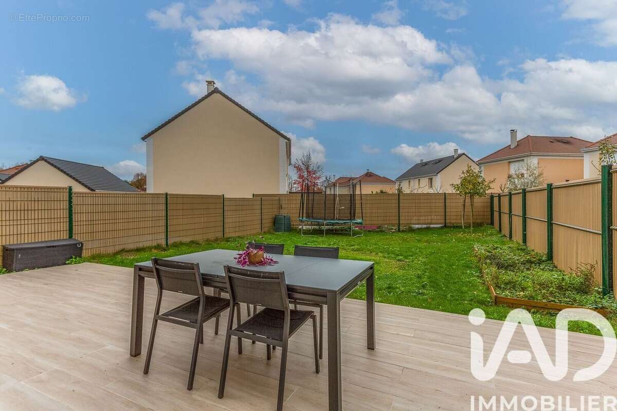 Photo 3 - Maison à CHEVRY-COSSIGNY