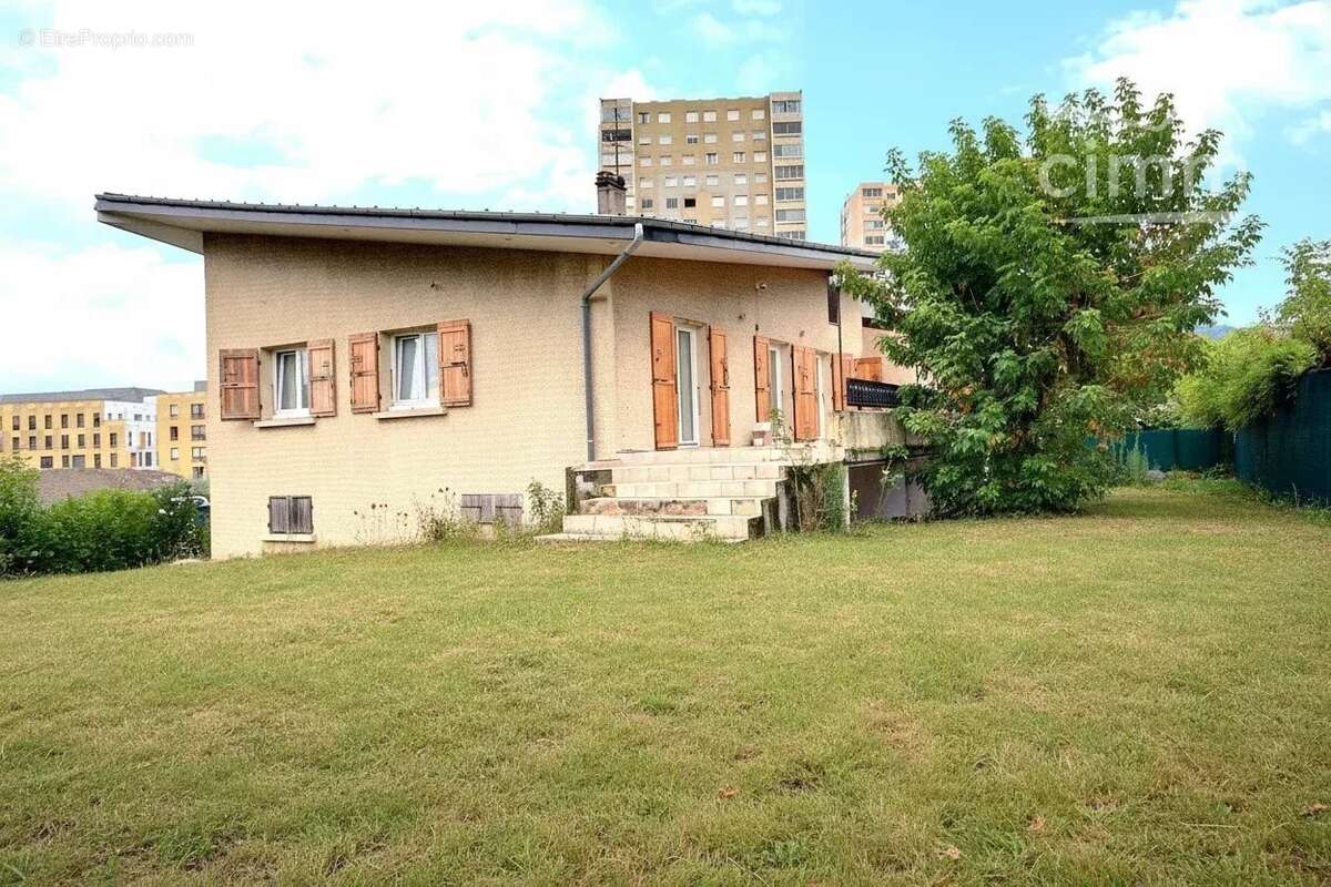 Maison à ECHIROLLES