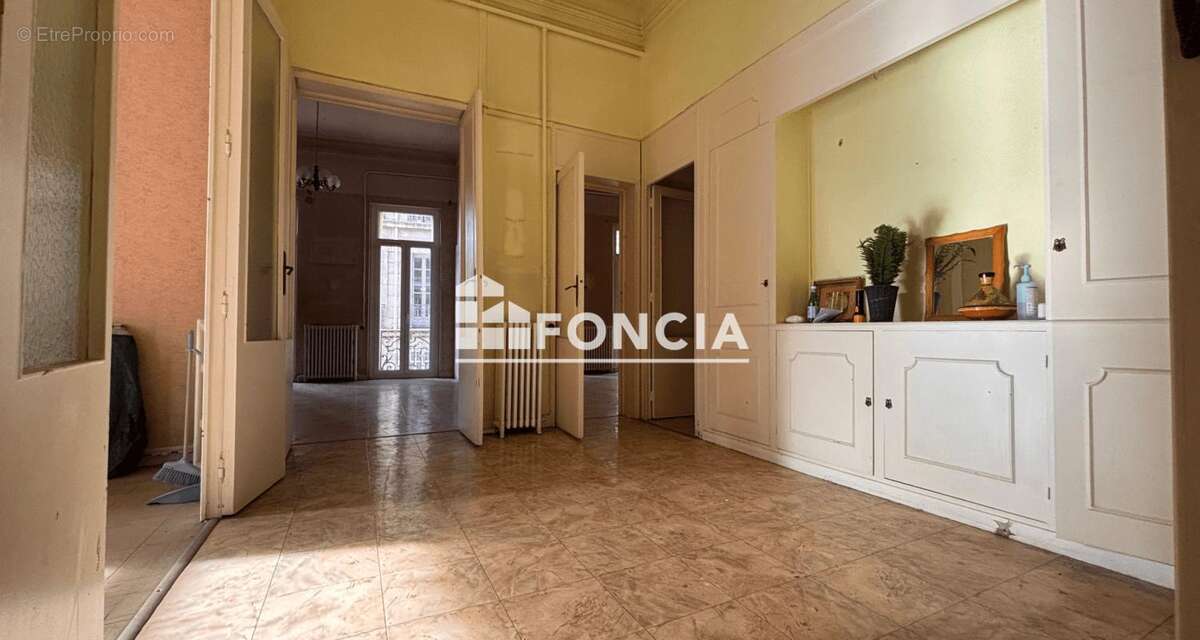 Appartement à MARSEILLE-1E