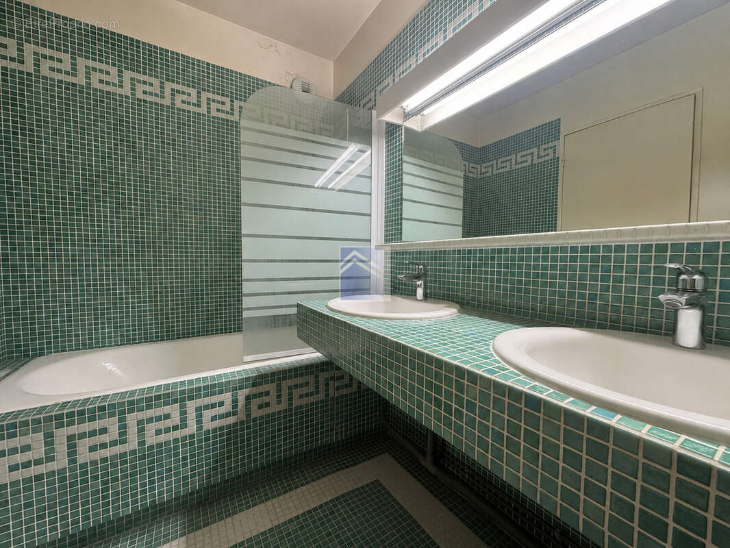 Appartement à LEVALLOIS-PERRET
