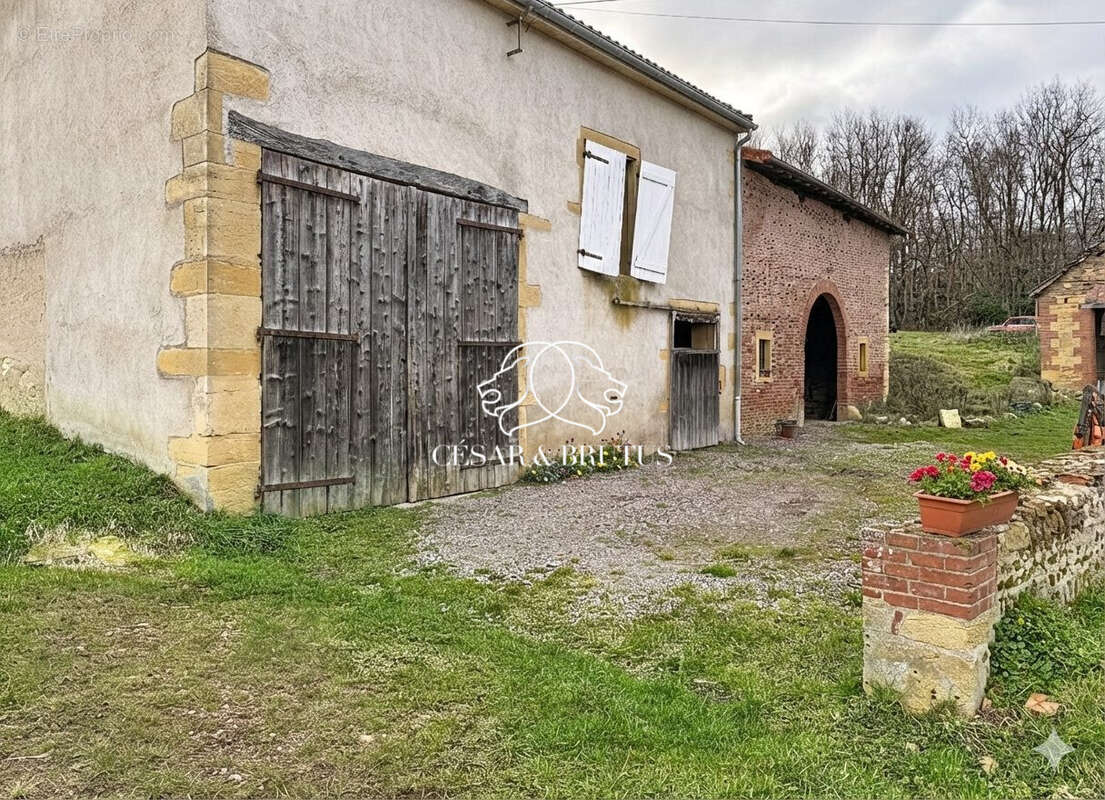 Maison à SAINT-PIERRE-LA-NOAILLE