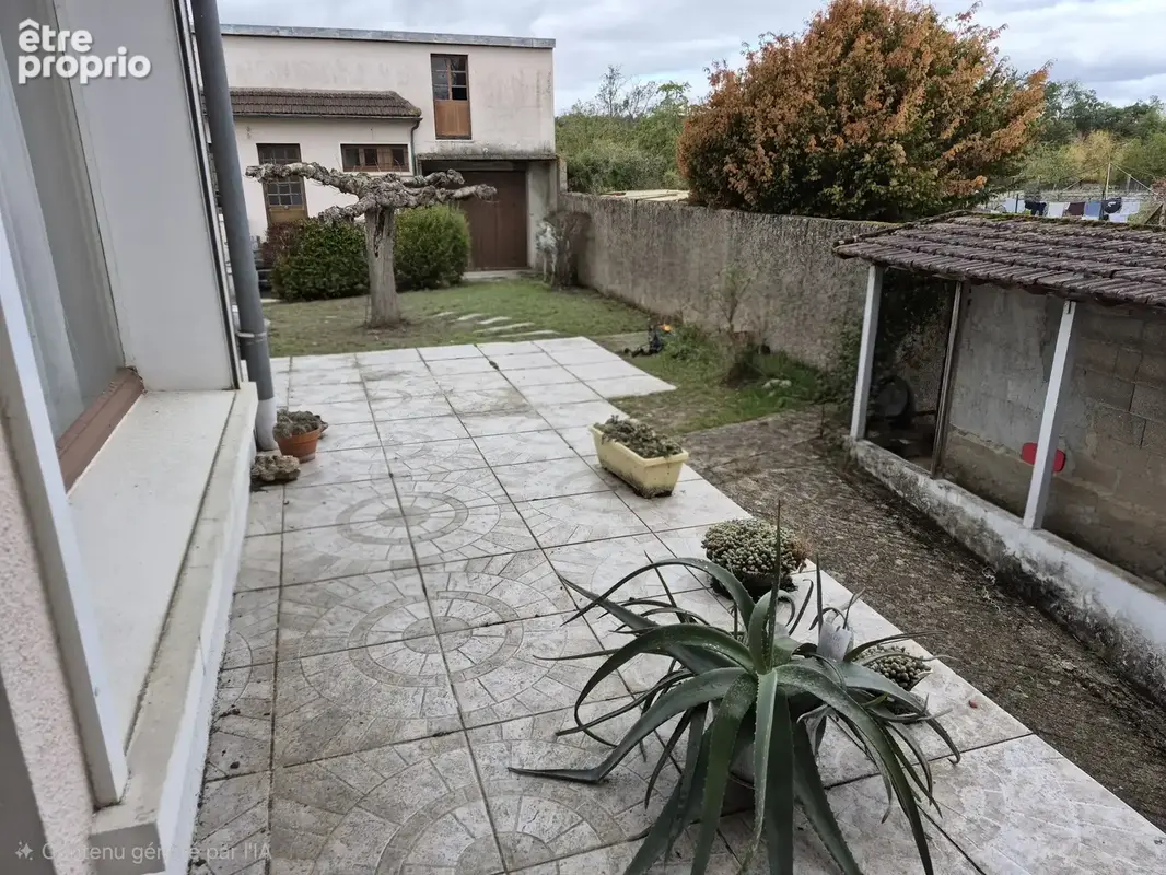 NAINTRÉ   Ensemble immobilier avec deux maisons, dépendances et accès au Clain - photo 7