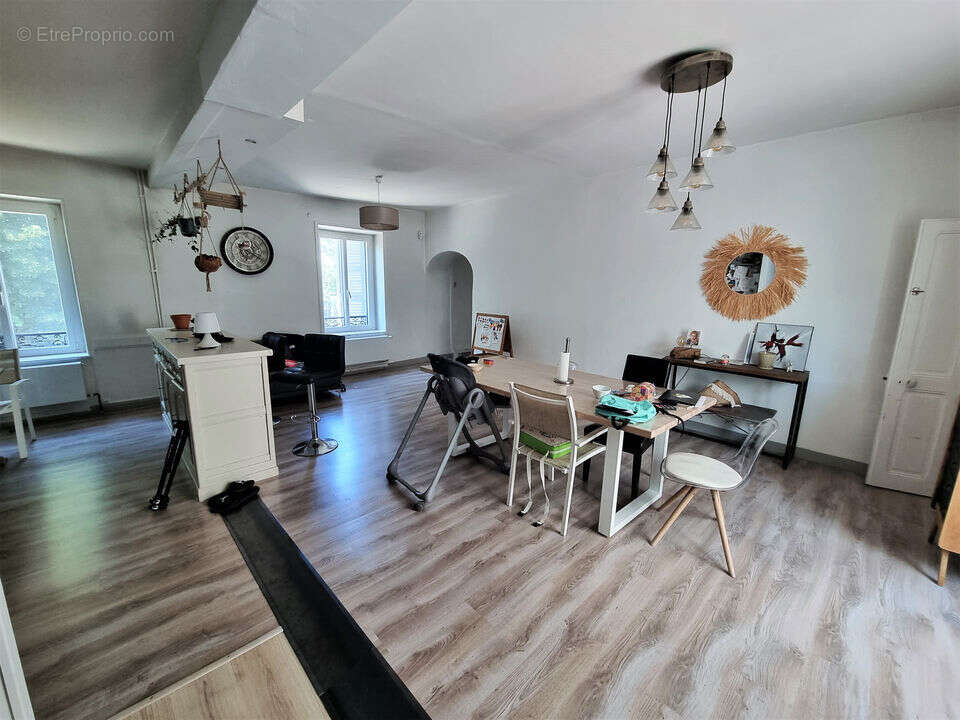 Maison à CLONAS-SUR-VAREZE