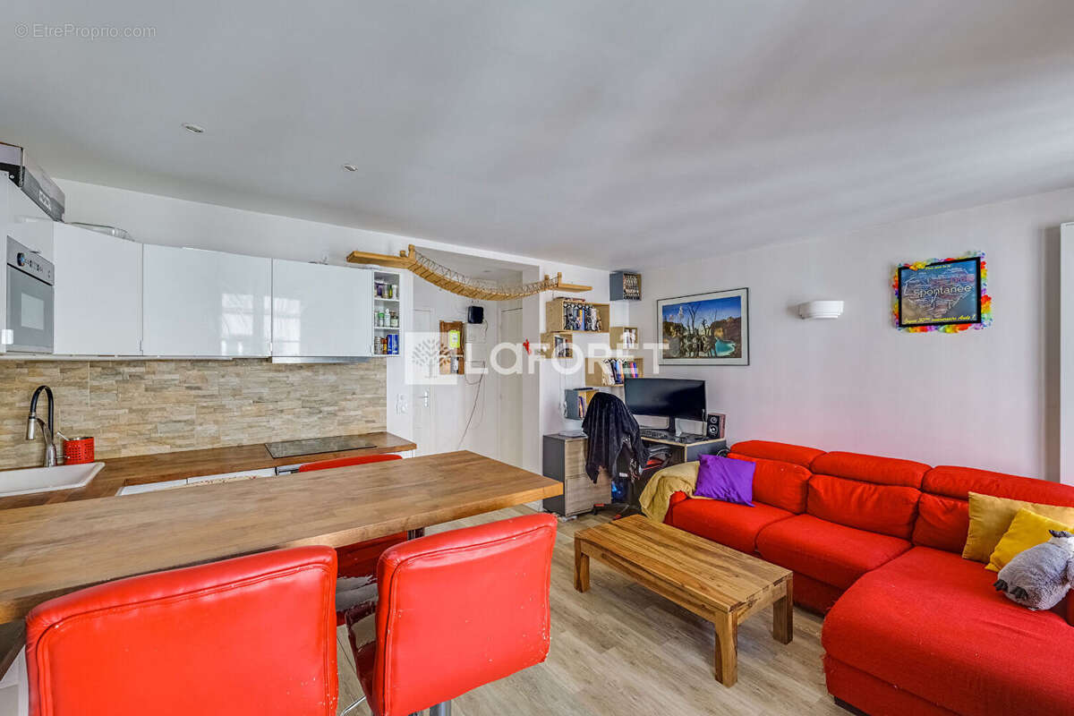 Appartement à PARIS-14E