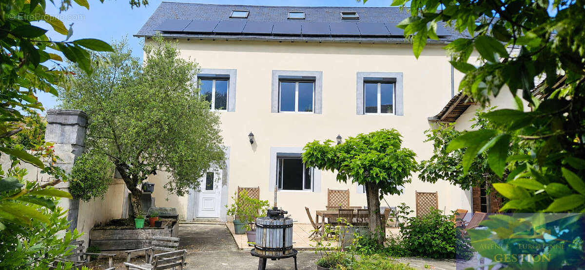 Maison à PONTACQ