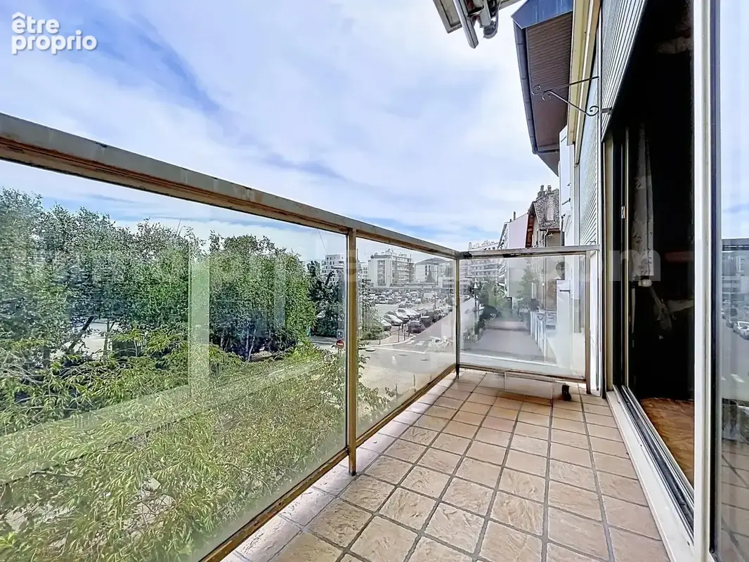 Appartement_T2_Annemasse_belle_superficie_prox_frontière_Suisse_tram_Ceva_direction_GENEVE_Frontaliers_Balcon_Saleve_Montagne