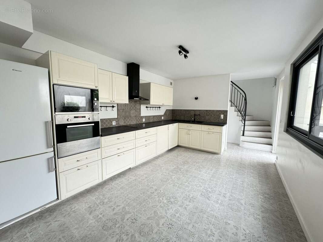 Maison 138 m² à Talence  - photo 2