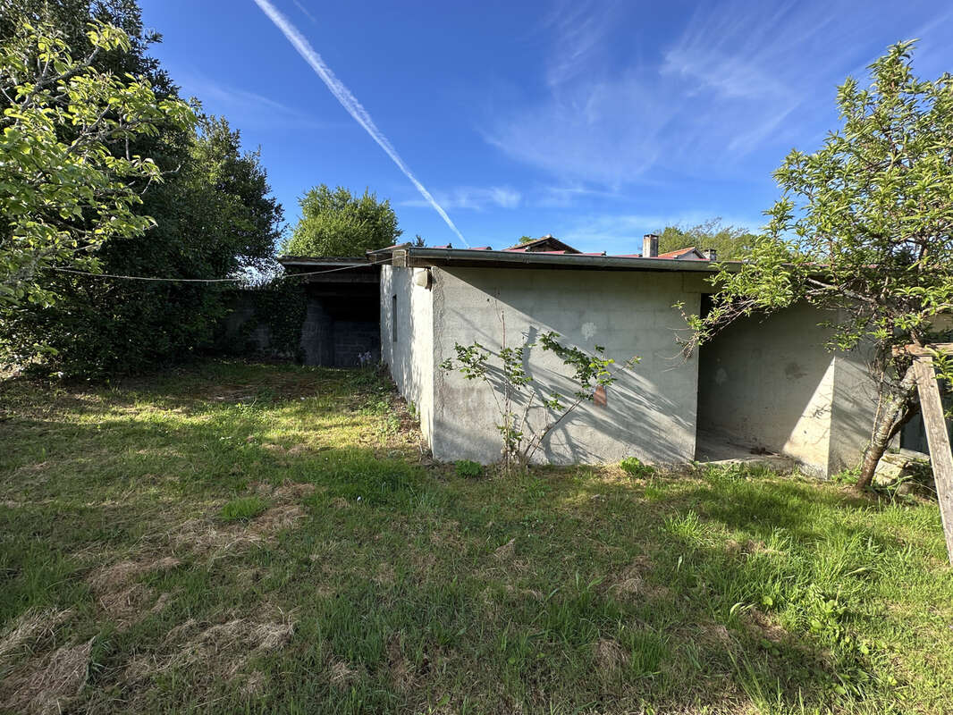 Maison à LA ROCHE-CHALAIS
