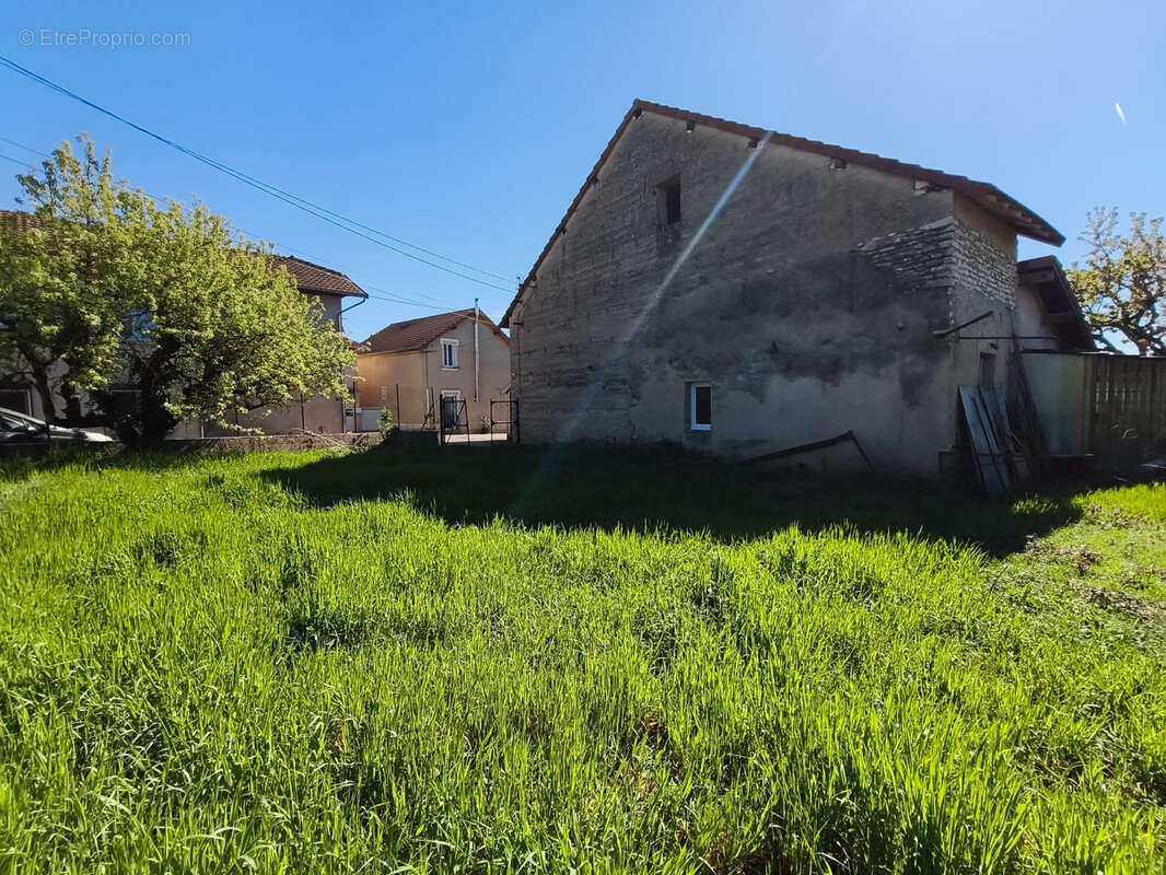 Terrain à BOUVESSE-QUIRIEU