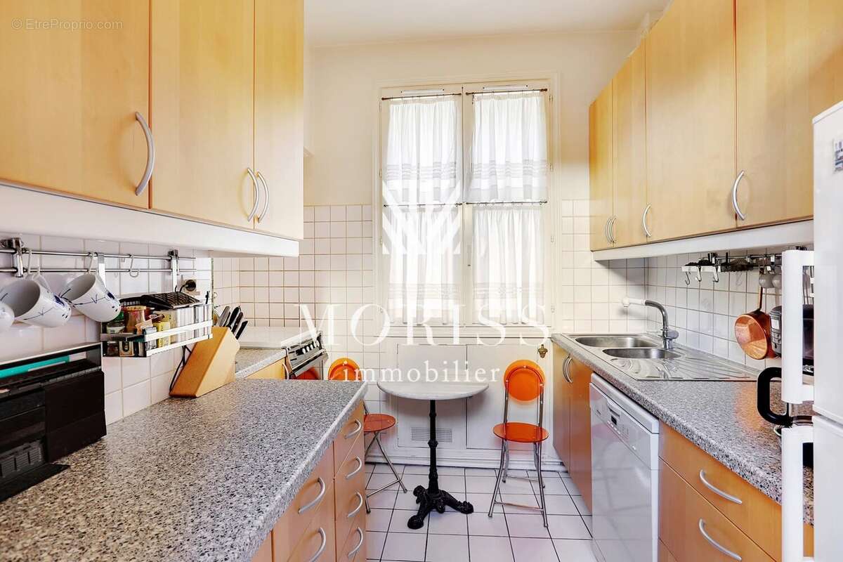 Appartement à PARIS-16E