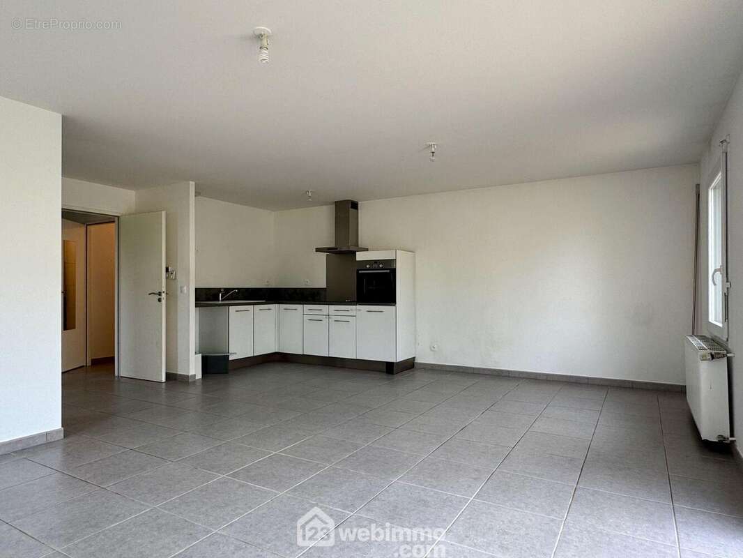 La pièce de vie d&#039;environ 37 m2, - Maison à VOUNEUIL-SOUS-BIARD