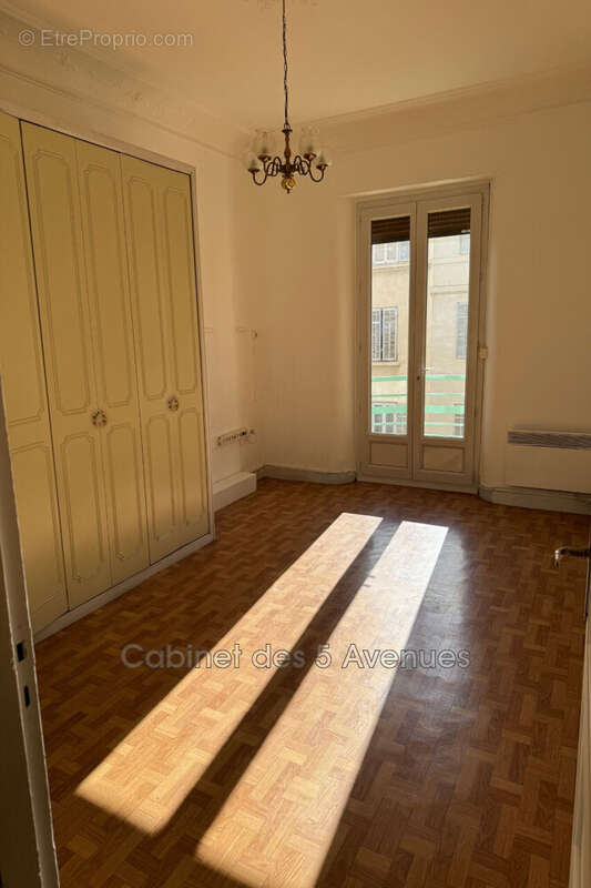 Appartement à MARSEILLE-4E