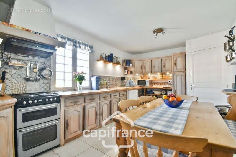 Maison à vendre 6 pièces VARAIZE (17) CHARENTAISE de 136m² avec jardin et garage - photo 5