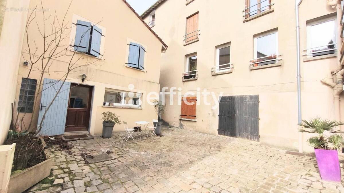 Maison à NEAUPHLE-LE-CHATEAU