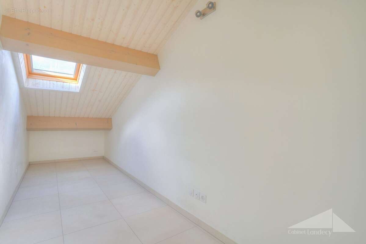Appartement à SERGY