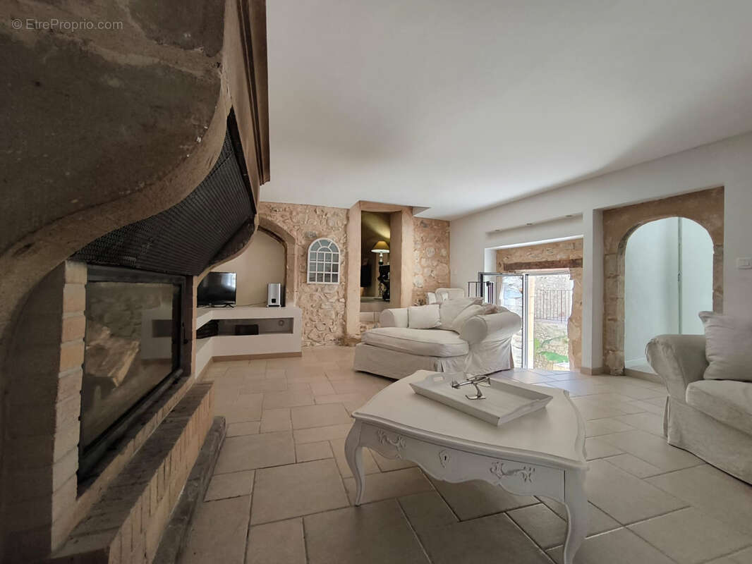 Mirmande. propriete en pierre de pays. renovee en totalite  223.72 m2. parc 1527m2 clos. piscine. dependances - photo 10