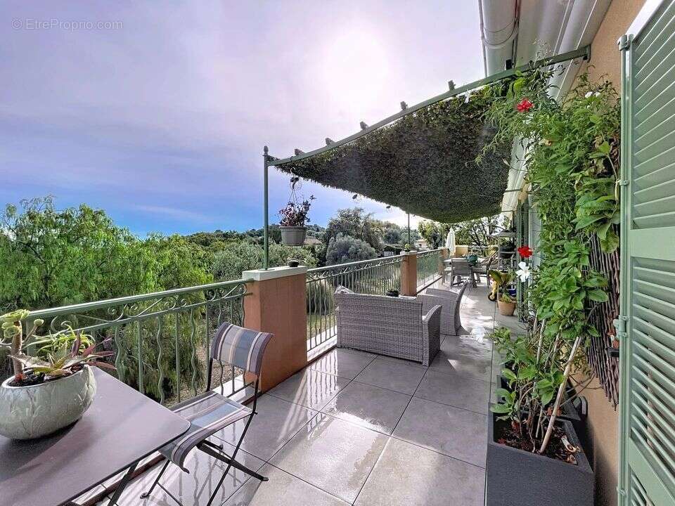 Appartement à ROQUEFORT-LES-PINS