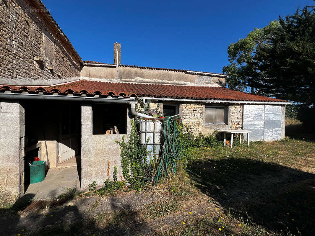 Maison à MOUZEUIL-SAINT-MARTIN