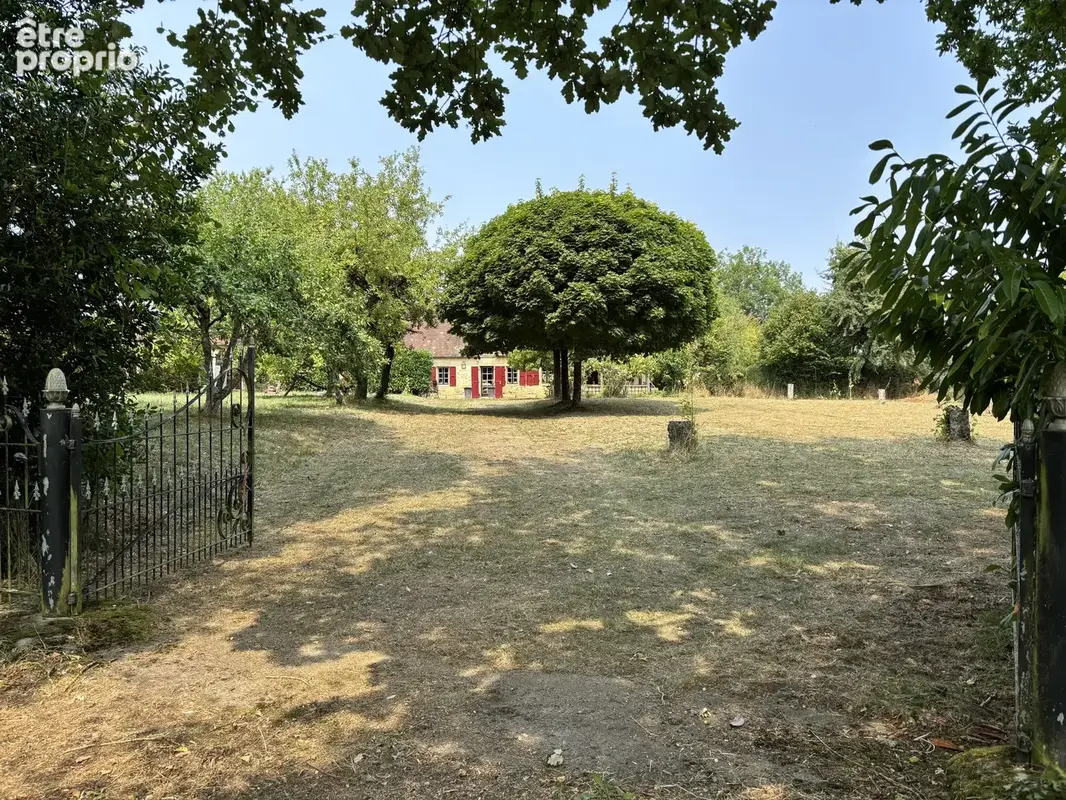 Saint-Denis-de-Jouhet   Charmante maison avec 1934 m2 de terrain, située au calme dans un cadre verdoyant - photo 26