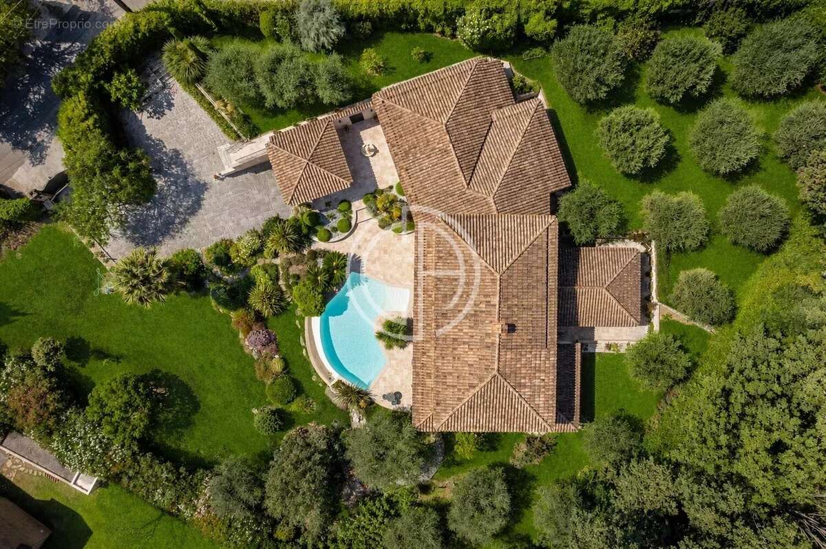 VILLA - MOUGINS - Secteur Prestigieux - photo 10