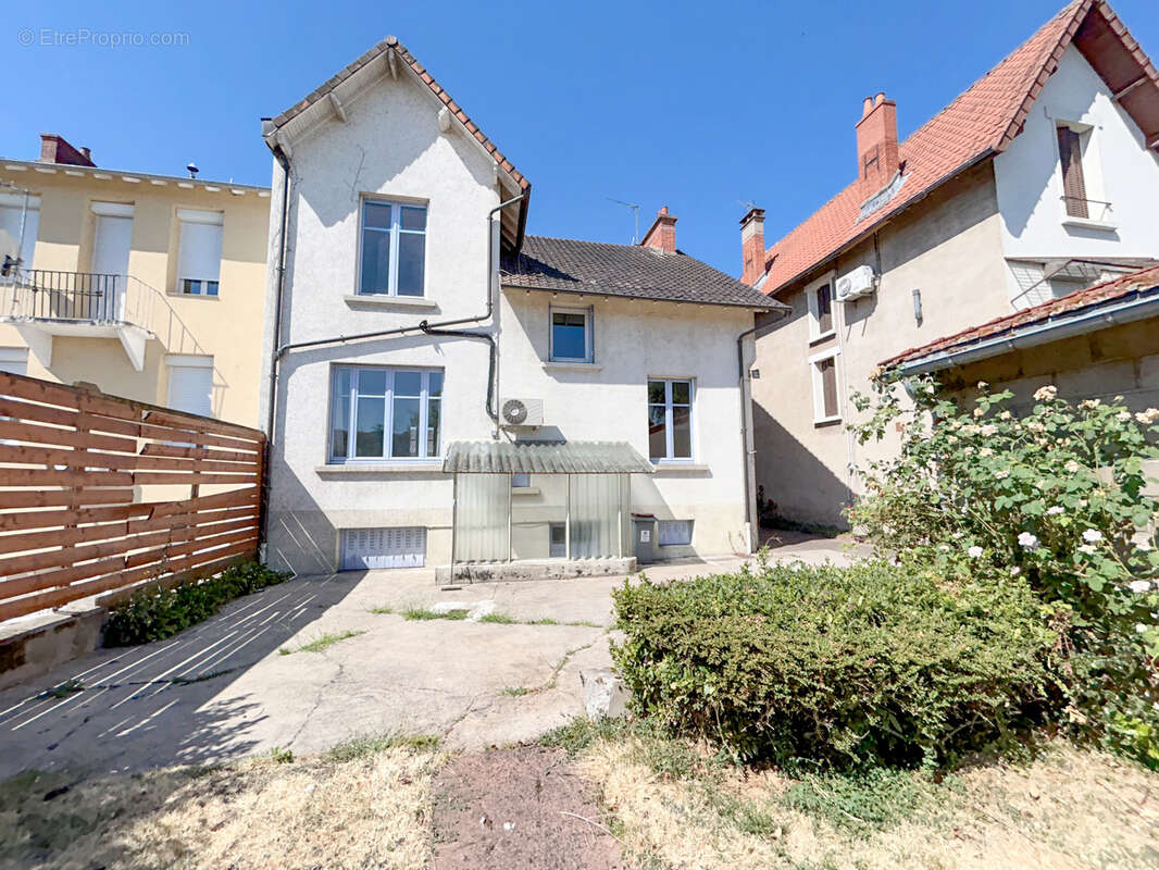 Maison des années 50 de 136 m2 - Montluçon - photo 12