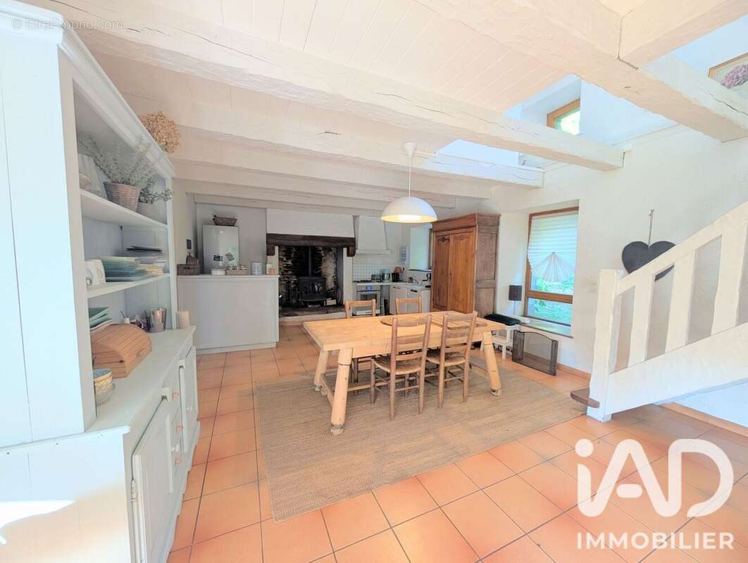 Maison 139 m² à La Feuillee  - photo 4