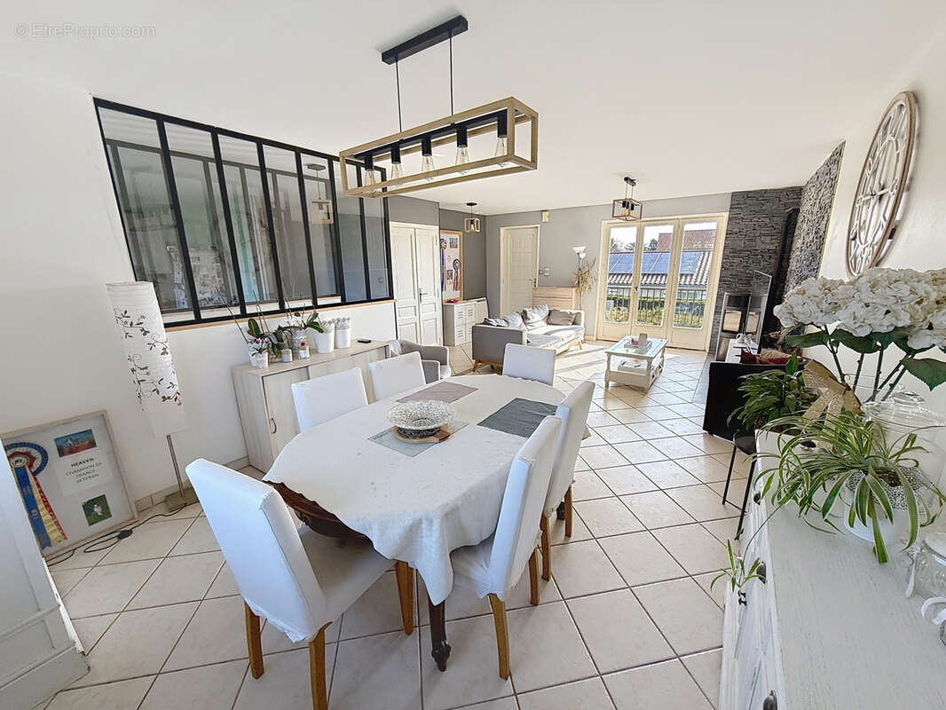 Maison à SAINT-MARTIN-LA-PLAINE