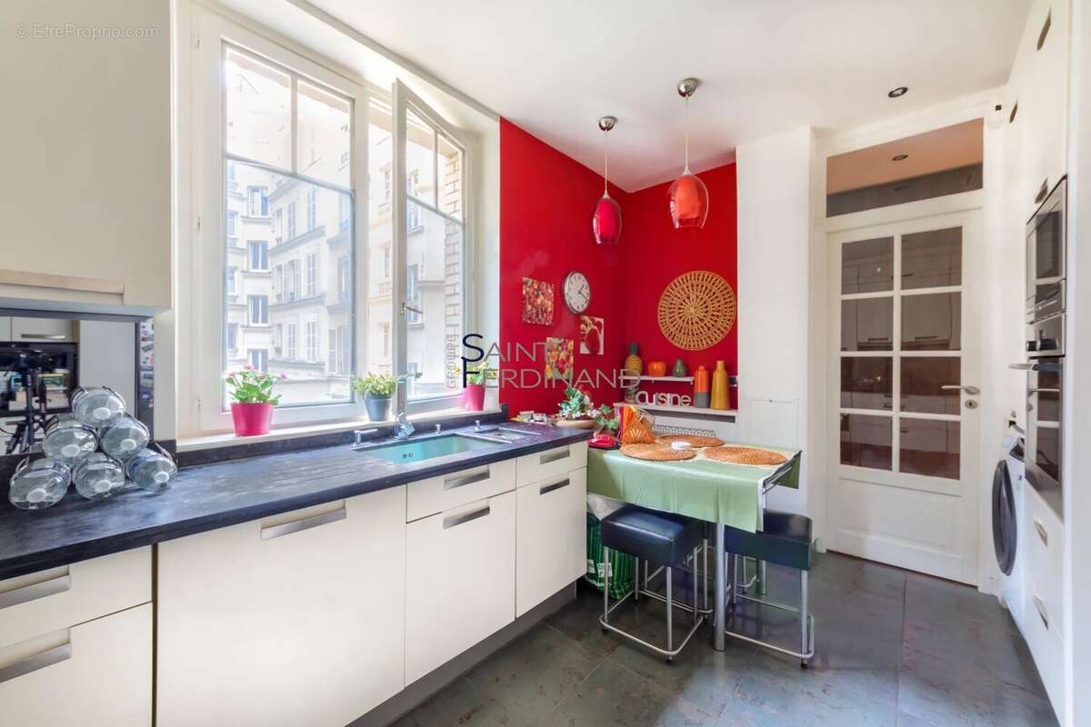 Appartement à NEUILLY-SUR-SEINE