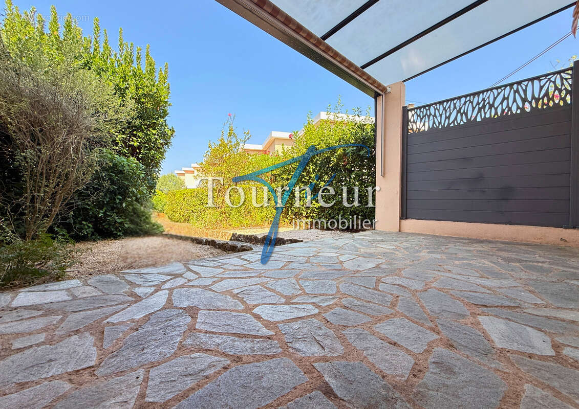 Six fours la meynade villa traversante de 49m2 hab deux jardins au calme absolu - photo 5