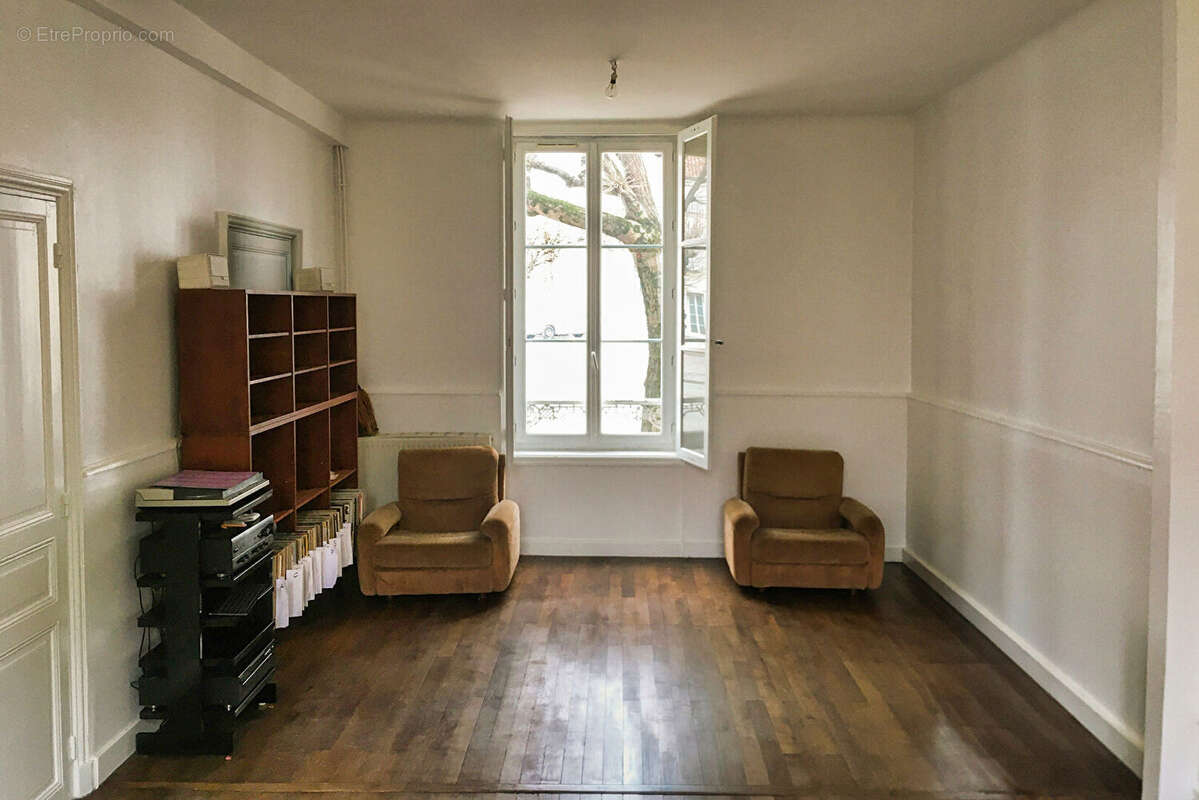 Appartement à SAINT-JEAN-D'ANGELY