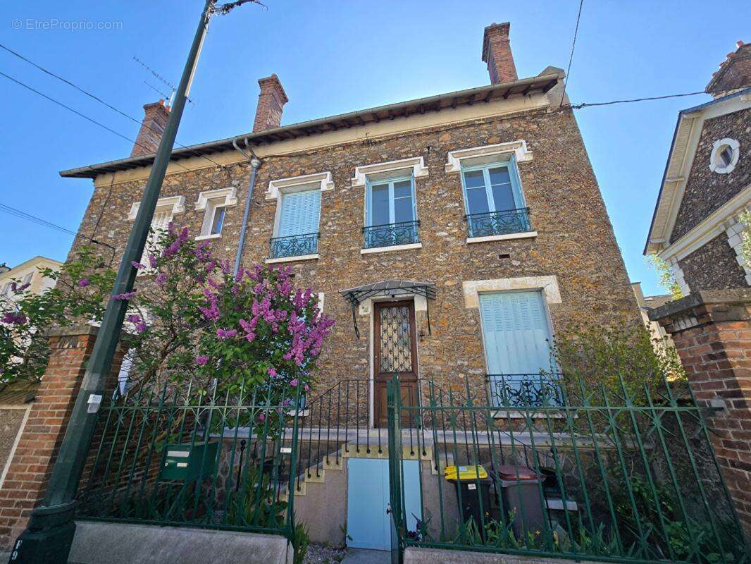 Maison Corbeil Essonnes 11 pièce(s) 190 m2 - photo 2