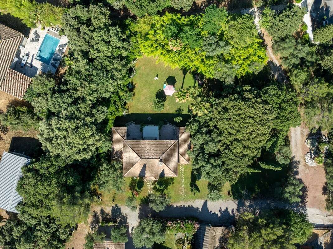 Dans le centre de castelnau le lez (34) ,ideal projet familial : magnifique bastide avec jardin et terrains constructibles - photo 19