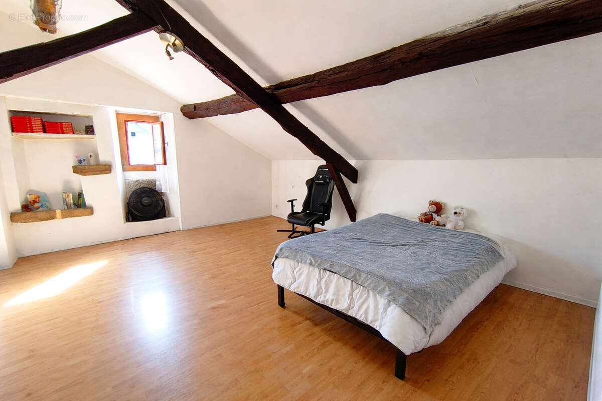 Maison à DECAZEVILLE