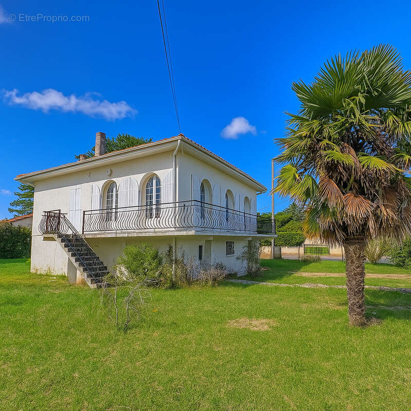 Maison à VAUX-SUR-MER