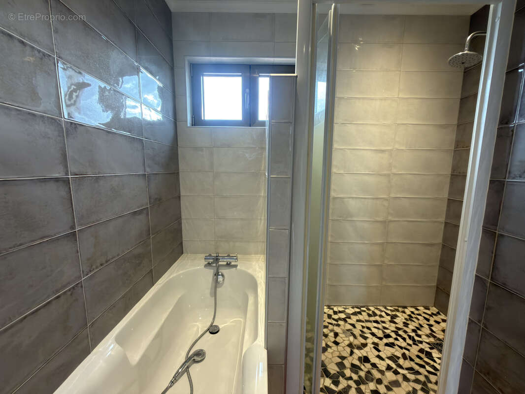 Maison à SAINT-LAURENT-DE-LA-SALANQUE