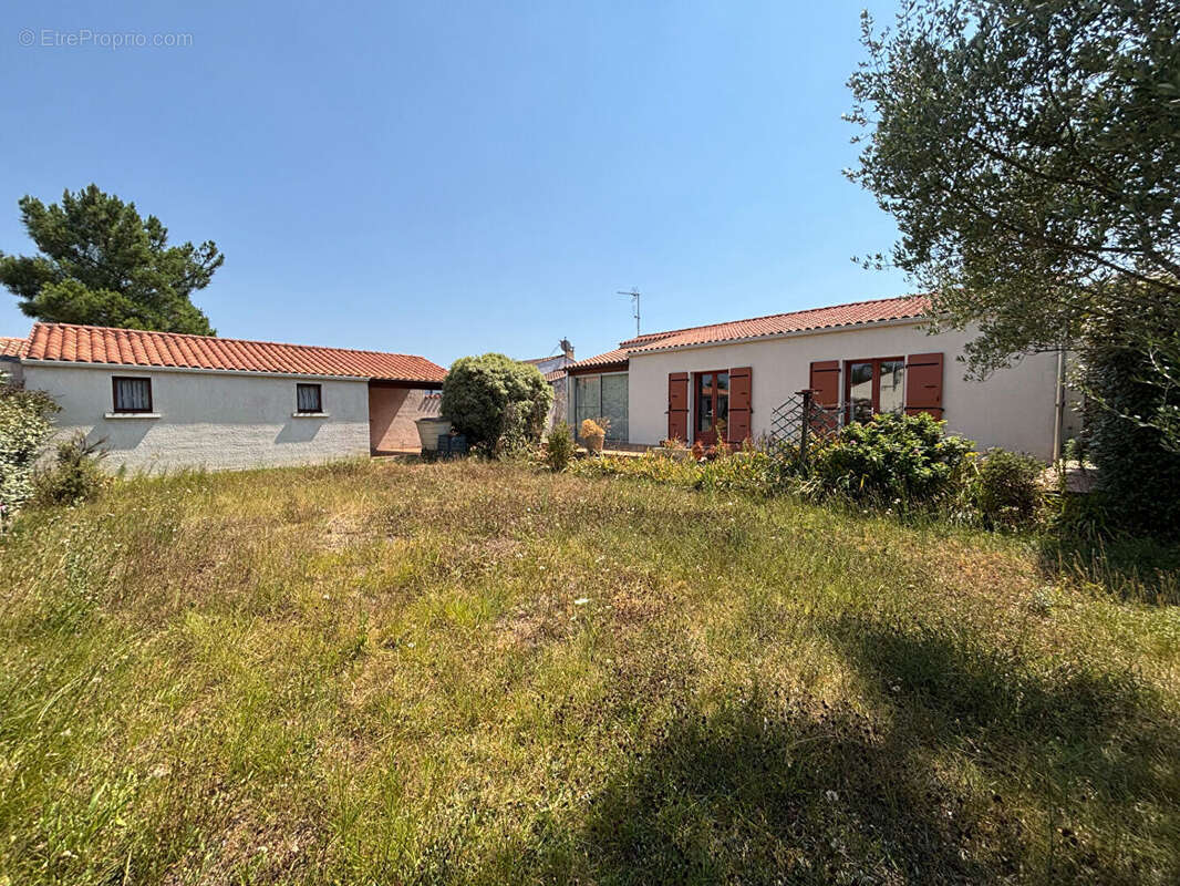 Maison de plain-pied avec garages et véranda - Au calme d'un village du Château-d'Oléron - photo 3