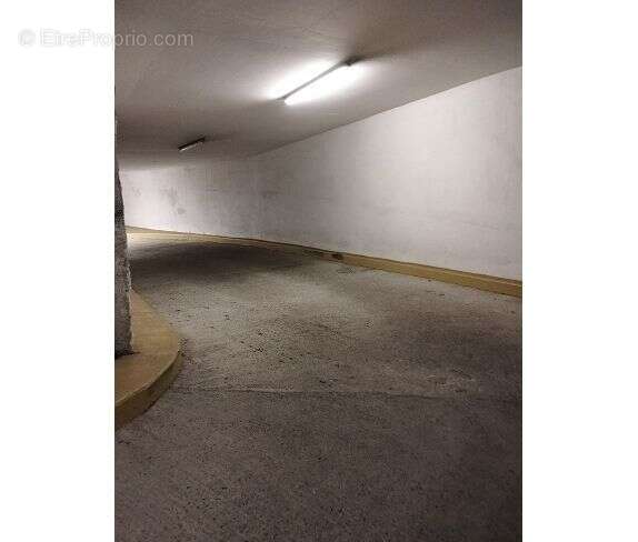 Parking à PARIS-12E