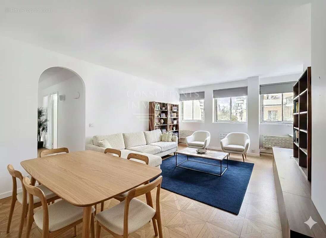 Appartement à PARIS-16E