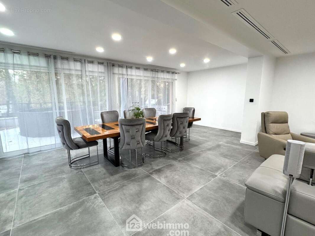 espace salle à manger - Maison à SOISY-SUR-SEINE