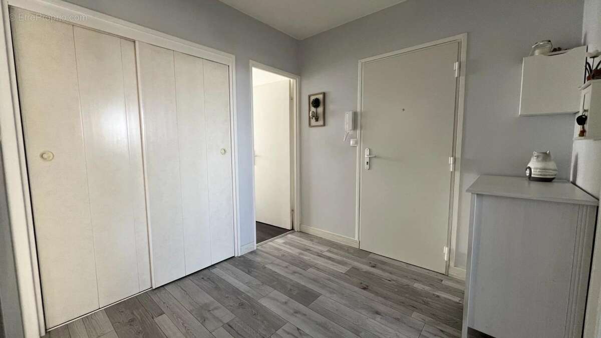 Appartement à LES CLAYES-SOUS-BOIS