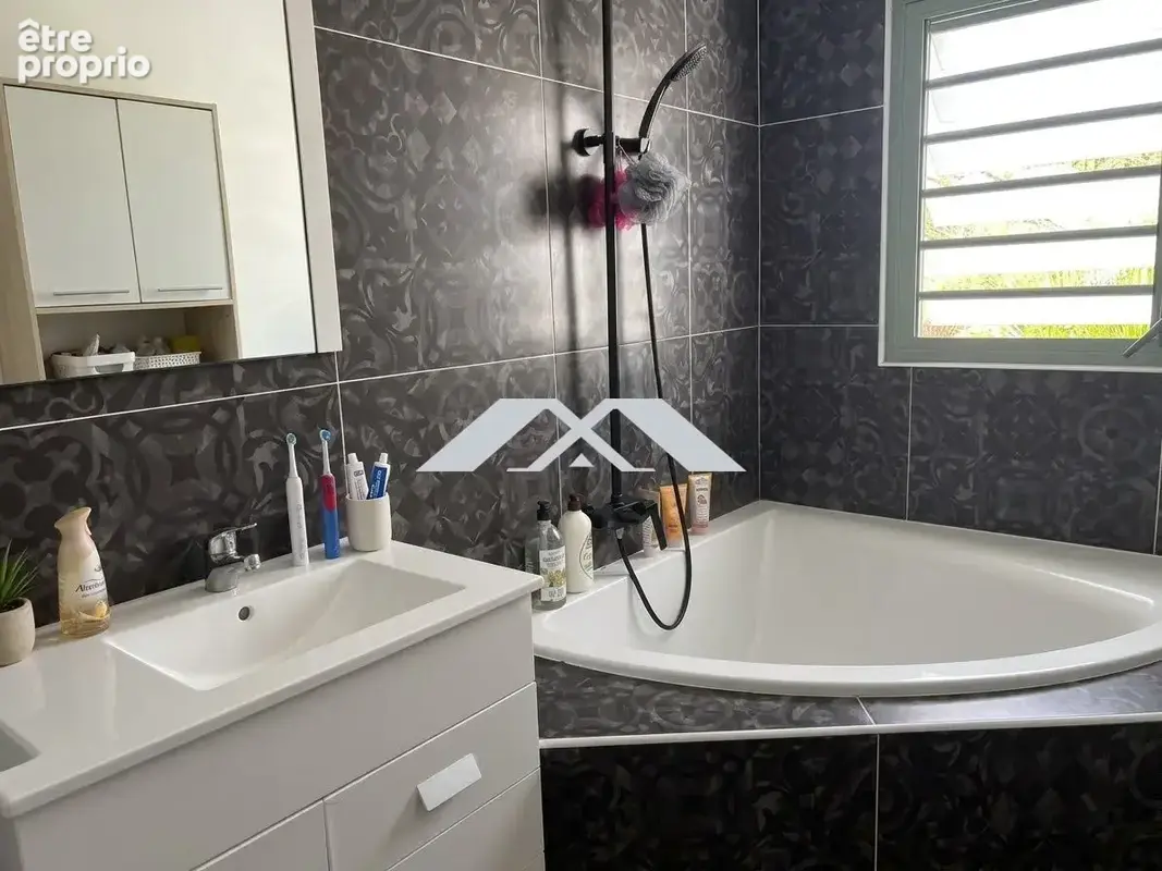 Maison 4 pièces 89 m² à vendre à Saint-Pierre (97410) - photo 5