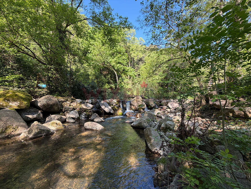 Maison à CHARMES-SUR-RHONE