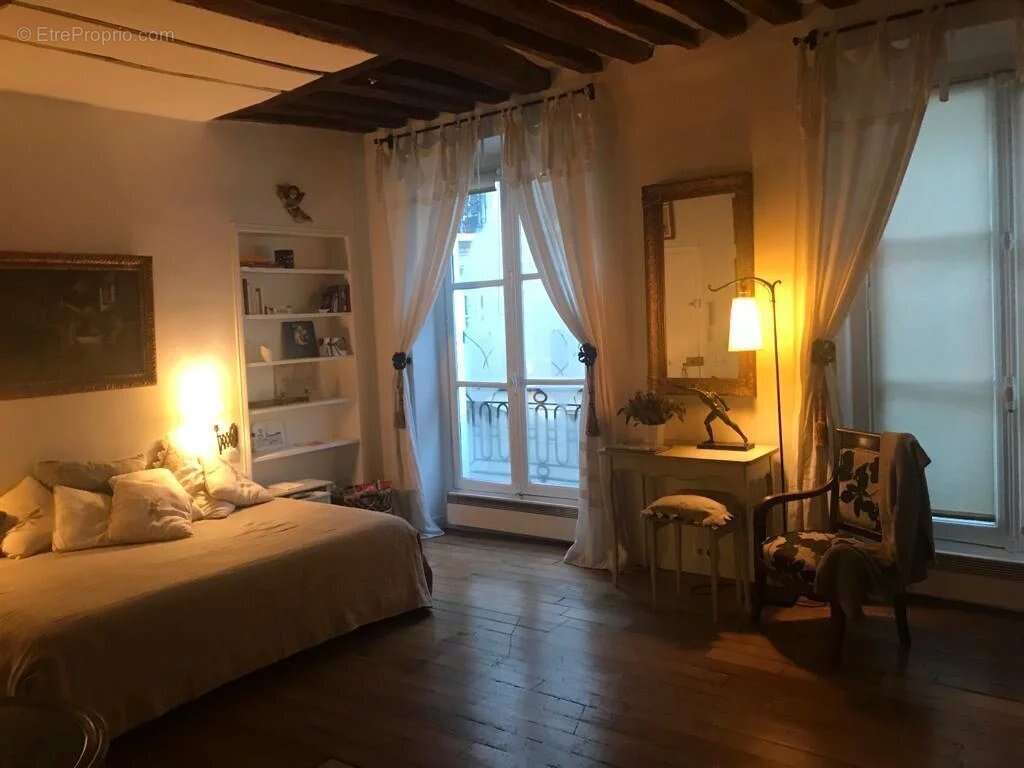 Appartement à PARIS-4E