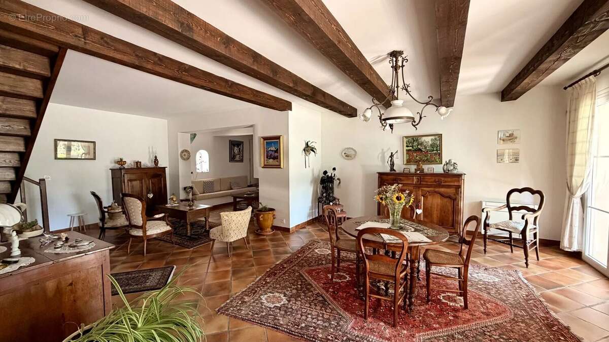 Maison 172 m² à Vitrolles  - photo 6