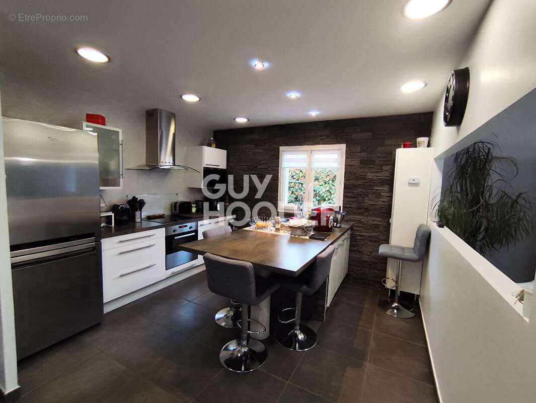 Maison à MONTROND-LES-BAINS