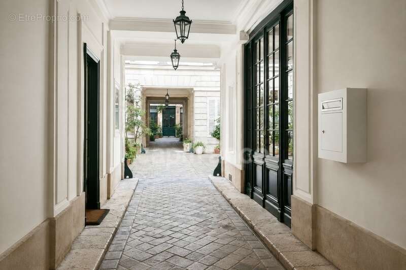 Paris 6e – Rue du Regard – À deux pas du Bon Marché; Appartement à vendre 1 pièces - photo 8
